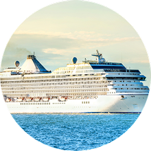 전일해상 - 크루즈선이 알래스카 해안을 따라 항해하는 모습