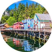 케치칸의 알래스카 원주민 문화와 토템폴이 있는 전통 마을