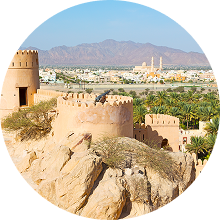 오만 무스카트의 전통 건축물과 아랍 문화가 살아있는 역사적 도시