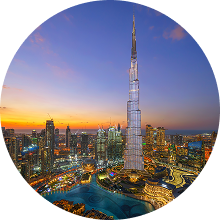 아랍에미리트 두바이의 현대적 스카이라인과 부르즈 칼리파가 보이는 도시 전경